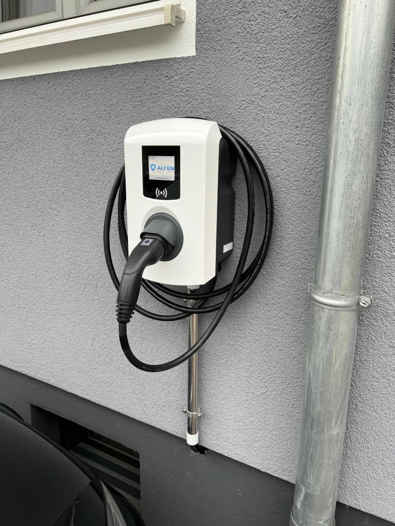 Grosse Gemuetliche Ferienwohnung Mit Klimaanlage, Parkplatz Inklusive Top ! Fürth エクステリア 写真