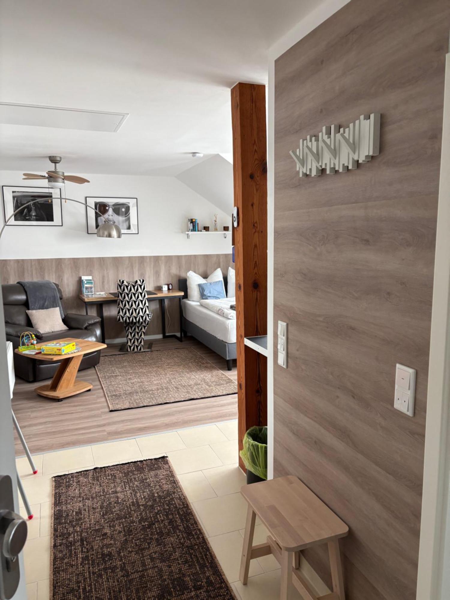 Grosse Gemuetliche Ferienwohnung Mit Klimaanlage, Parkplatz Inklusive Top ! Fürth エクステリア 写真